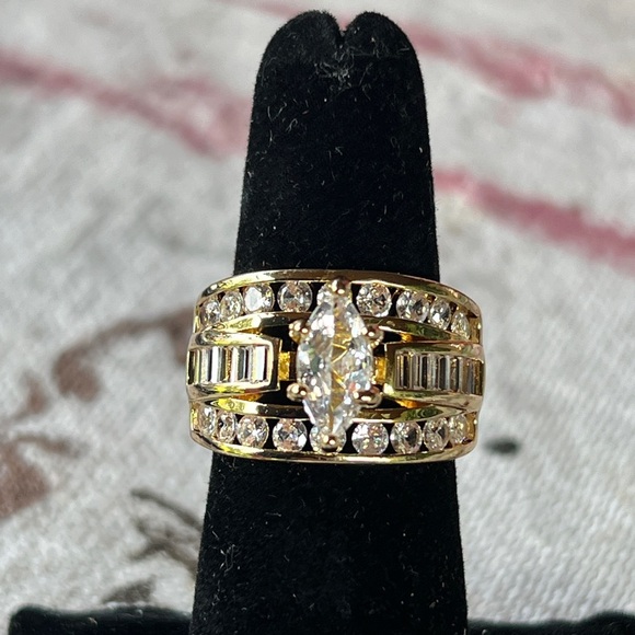 Fashion Jewelry Gold and Silver Art Deco Ring - Picture 5 of 13